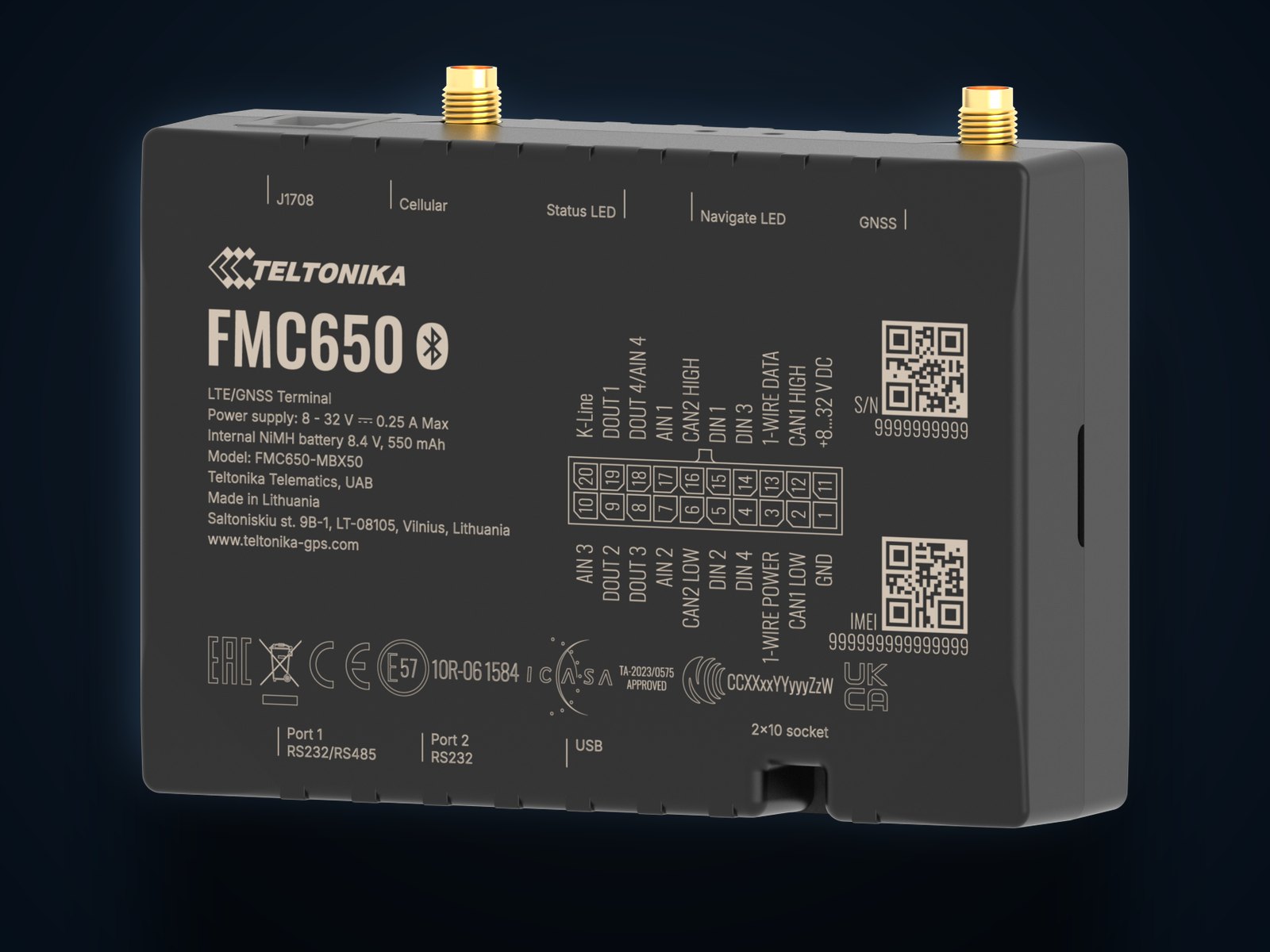 Teltonika FMC650: schwarzes Kunststoffgehäuse mit zwei Antennenanschlüssen, Anschlussbuchse und aufgedruckter Klemmenbelegung.